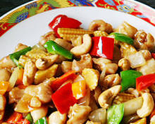 Stir-fried chicken and cashew nuts