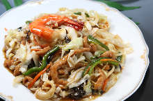 Yakisoba noodles with seafood