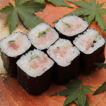 Fatty tuna and spring onion sushi rolls