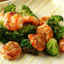 Stir-fried shrimp and broccoli