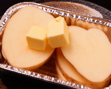 Steamed potatoes with butter