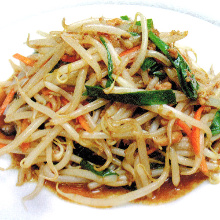 Stir-fried bean sprouts