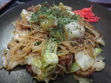 Yakisoba noodles with sauce