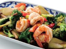 Stir-fried shrimp and broccoli