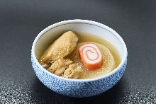 Clay Pot Dish "ODEN" of Bai-shell nad Dikon-Radish