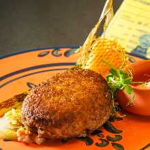 Charcoal-grilled Kobe beef hamburger with truffle salt