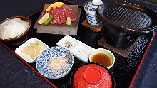 Kawara tile-grilled Wagyu beef set meal