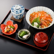 Salmon roe and salmon oyako rice bowl set meal