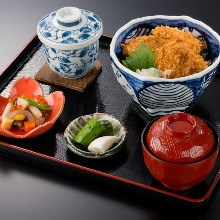 Pork cutlet rice bowl with sweet-and-salty sauce