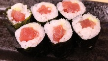 Tuna sushi rolls