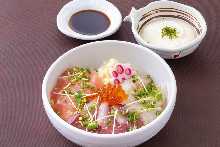 Grated yamaimo yam-topped seafood rice bowl (served with sesame soy sauce)