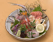 Assorted sashimi