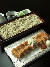 Chilled buckwheat soba noodles on a bamboo strainer served with fried tofu
