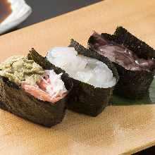 Assorted gunkan sushi, 3 kinds