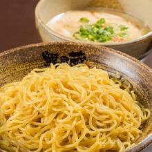 Ramen noodles with dipping sauce