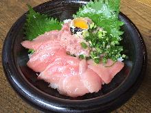 Raw fatty tuna rice bowl