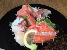 Assorted sashimi