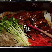 Eel served over rice in a lacquered box