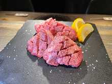 Thick-cut premium grilled tongue seasoned with salt