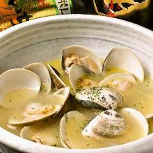 Grilled common orient clams with butter