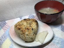 Grilled rice ball