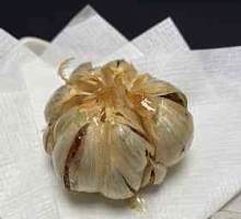 Fried whole garlic