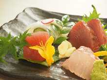 Assorted sashimi