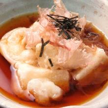 Deep-fried rice cake in broth