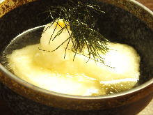 Deep-fried rice cake in broth