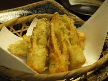 Seaweed-wrapped and fried fish paste tube