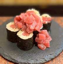 Tuna sushi rolls