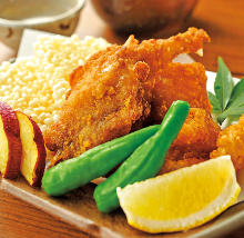 Assorted deep-fried puffer fish, 2 kinds