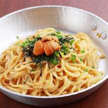 Pasta with cream of sea urchin