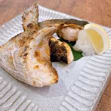 Salted and grilled yellowtail collar meat