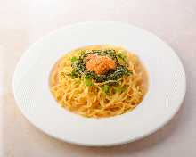 Pasta with cream of sea urchin