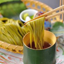 Tea-flavored buckwheat noodles