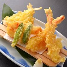 Assorted seafood tempura