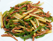 Thinly-sliced, stir-fried beef with green pepper