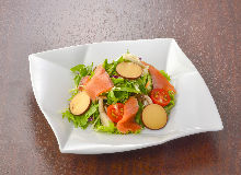 Smoked salmon salad