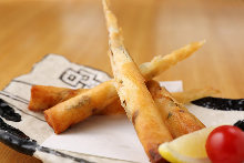 Shrimp and cheese spring roll sticks