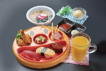 Kids' nigiri sushi set meal