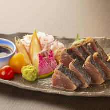 Straw-seared skipjack tuna