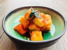 Cubed daikon radish kimchi