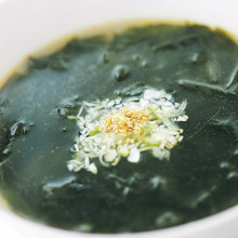 Wakame seaweed soup