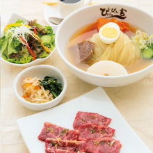 Morioka reimen (cold noodles) and yakiniku special lunch set