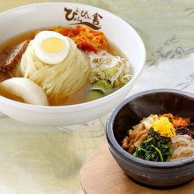 Morioka reimen (cold noodles) and mini stone-cooked bibimbap set