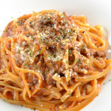 Beef and cream sauce bolognese
