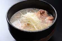 Gomtang soup