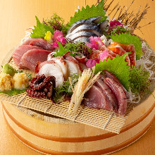 Assorted sashimi