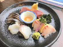 Assorted sashimi